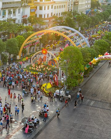590514029-VIETNAM-HCMC-Nguyen-Hue-walking-street-and-flower-street-during-Lunar-New-Year_resized