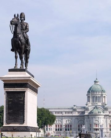 Chulalongkorn_Memorial_Day_Bangkok_Statue-Of-King-Chulalongkorn_12.2018_©Easia_1